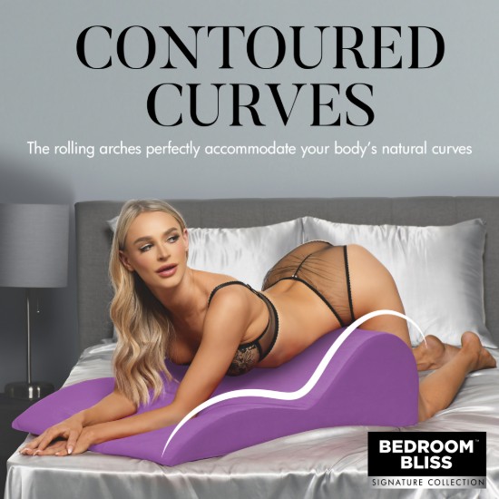 Picture of Contoured Love Cushion
